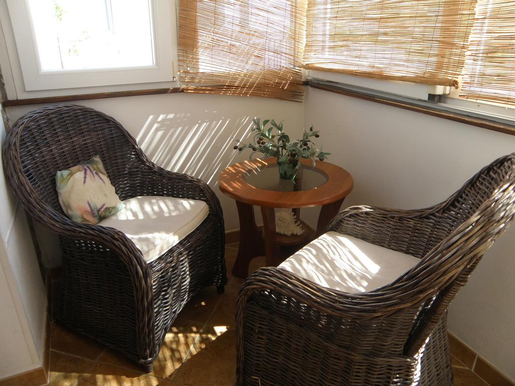 Apartment Amalija Примоштен Екстер'єр фото