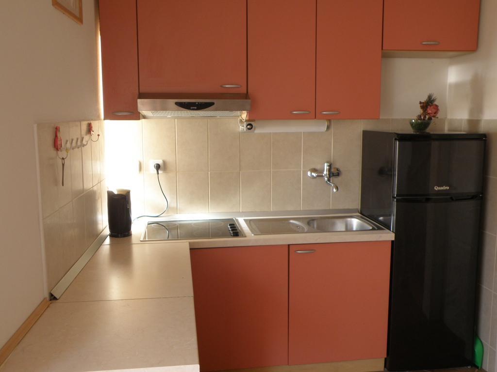 Apartment Amalija Примоштен Екстер'єр фото