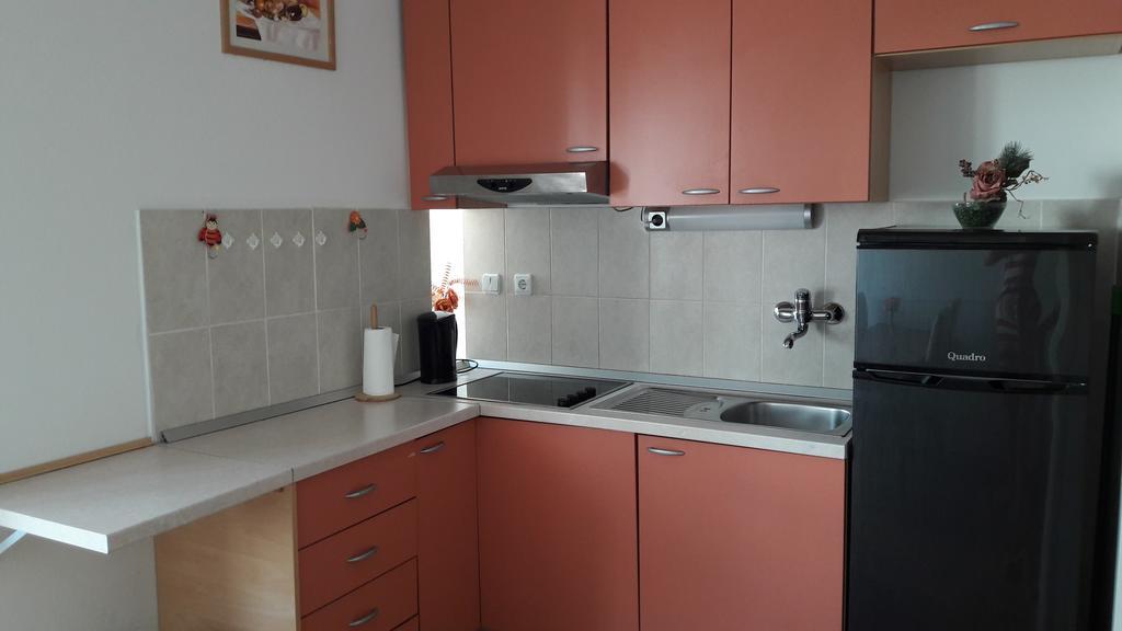 Apartment Amalija Примоштен Екстер'єр фото