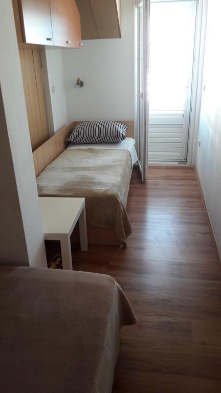 Apartment Amalija Примоштен Екстер'єр фото