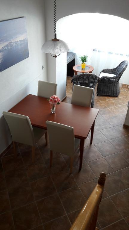 Apartment Amalija Примоштен Екстер'єр фото